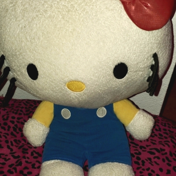 Hello Kitty Plush - Picture 2 of 4
